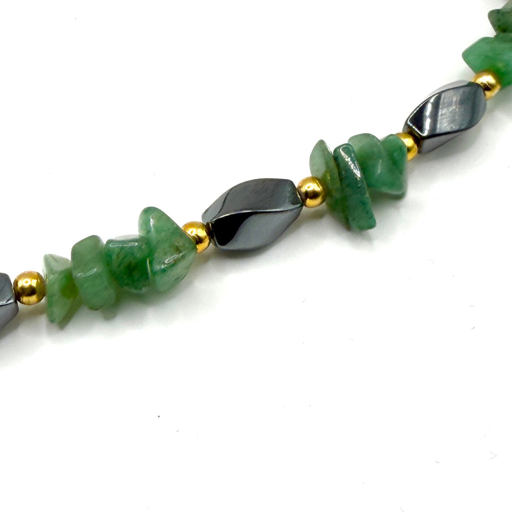 Vintage 90s Green Aventurine Hematite Gold Tone Stone Chip Strand Necklace